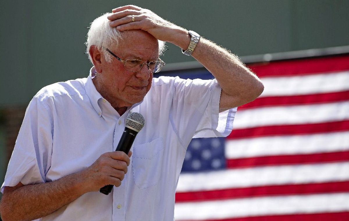 Trump\'ın rakibi Bernie Sanders hastaneye kaldırıldı