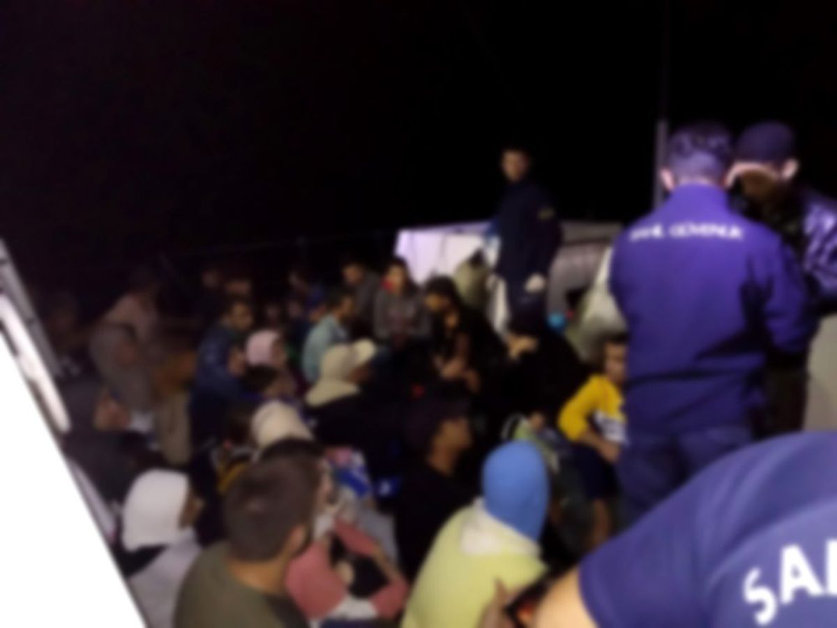 Urla\'da 34 düzensiz göçmen yakalandı