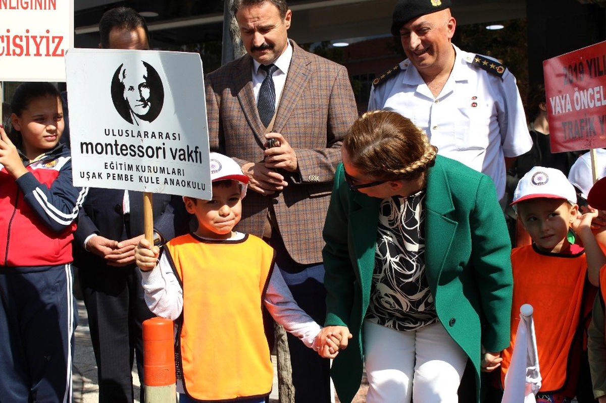 Uşak\'ta \'Yaya Güvenliğinin Nöbetçisiyiz\' etkinliği
