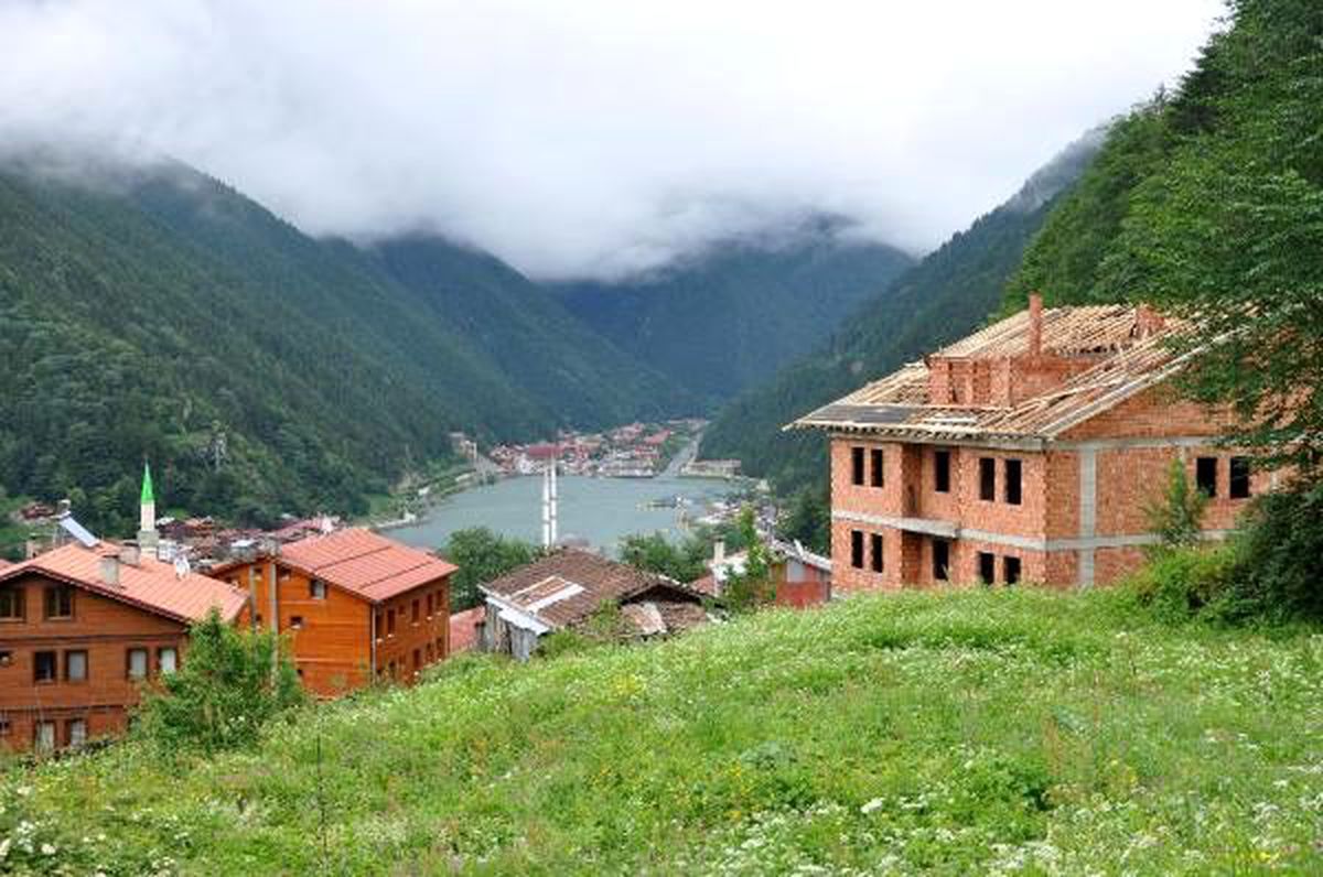 Uzungöl\'de kaçak yapıların yıkımı başlıyor