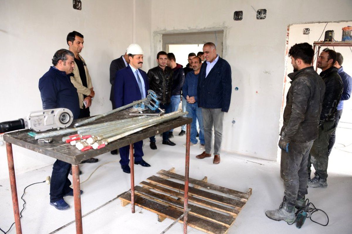 Vali Mustafa Masatlı, yapımı devam eden kamuya ait inşaatlarda incelemede bulundu