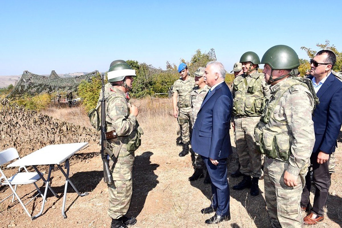 Vali Yıldırım komutanlarla birlikte 2019 Seferberlik Tatbikatı\'nı izledi