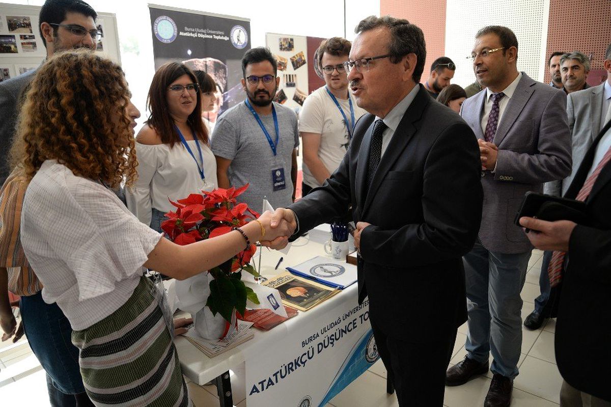 Yeni öğrenciler üniversiteyi "oryantasyon" ile tanıyor