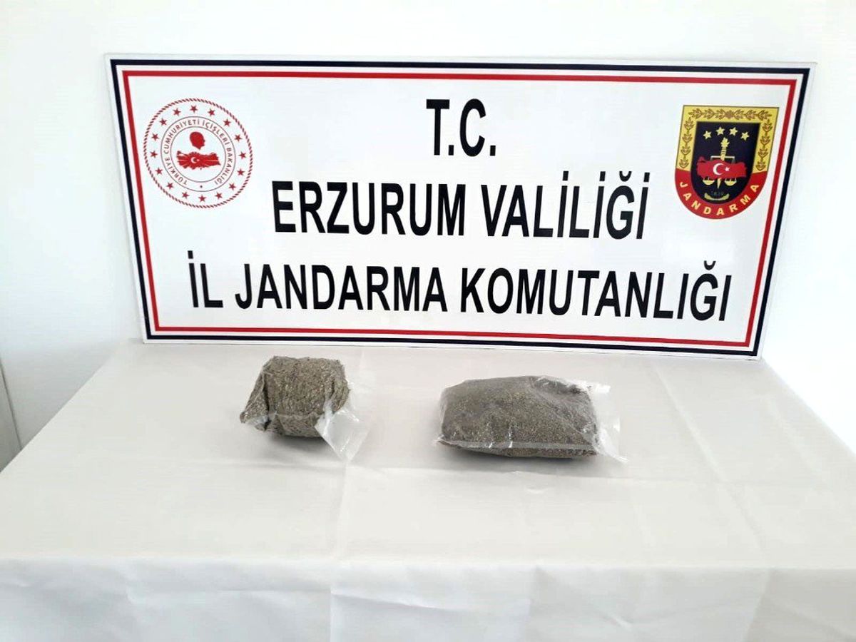 Yolcunun sırt çantasında 1 kilo bonzai ele geçirildi