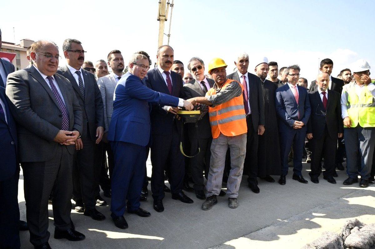 81 ilde kampüsünde camisi olmayan son üniversitede temel atıldı