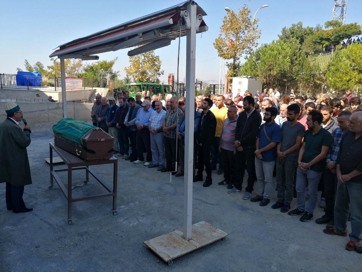 Adana\'da polislere bombalı saldırı düzenleyen terörist için cemevinde tören düzenlendi