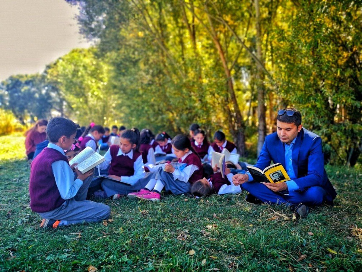 Ağrı\'da Öğrenciler Kitap Okuyor, Fidanlar Hayat Buluyor