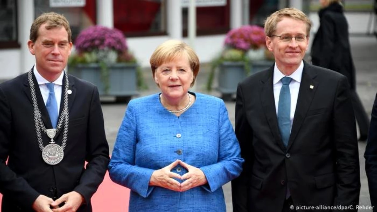 Almanya birleşmeyi kutluyor