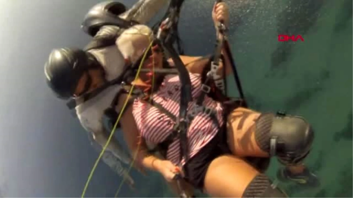 Antalya ipi kopan paraşütle denize düşen danimarkalı turist, yarım kalan atlayışını tamamladı