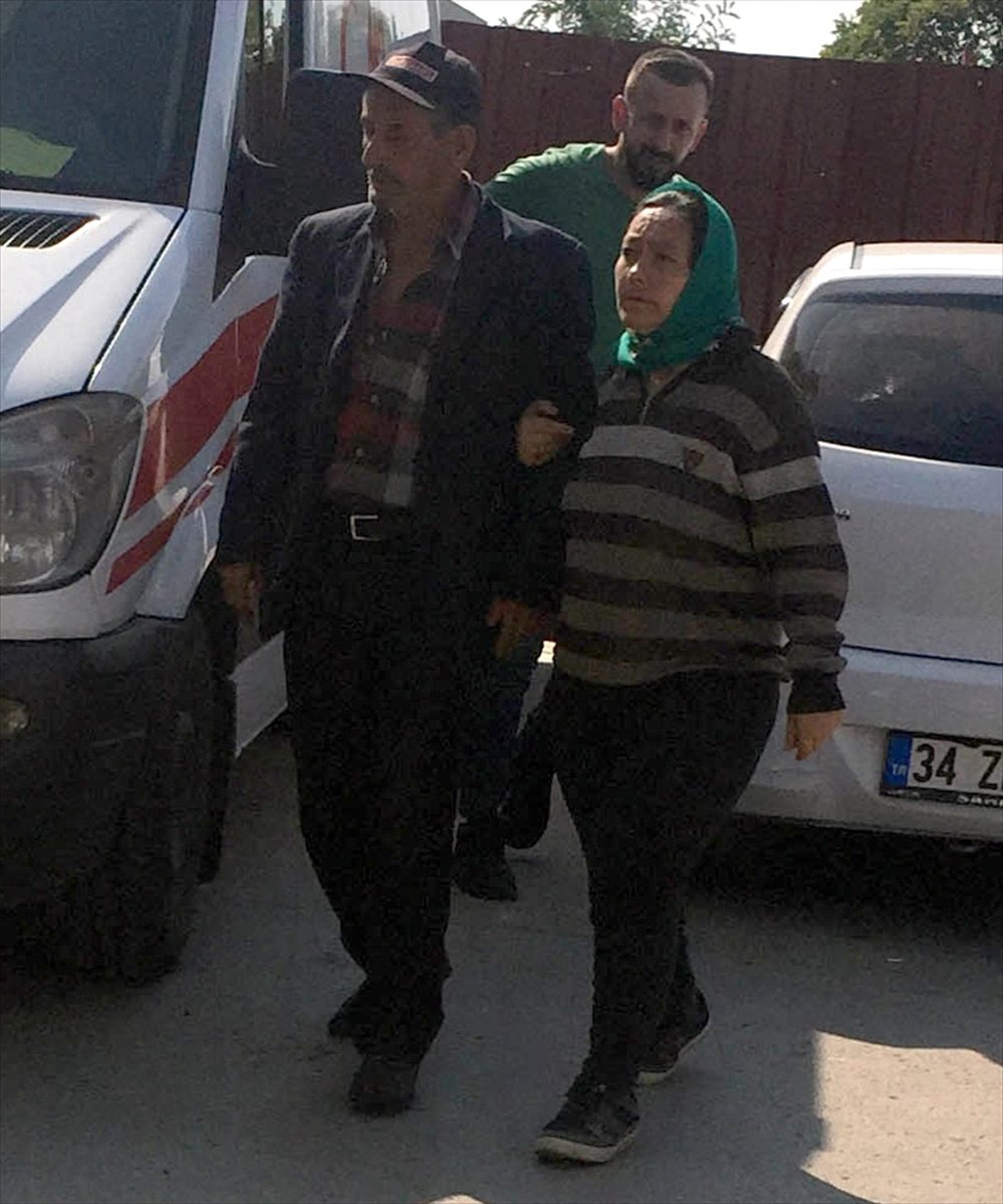Ayrılmak isteyen kız arkadaşını bıçakla yaraladı