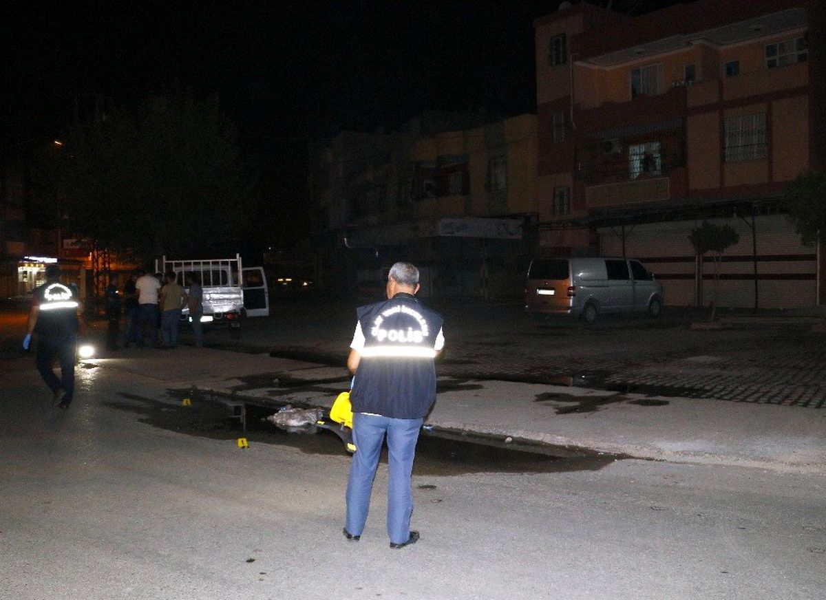 Balkonda kahve içtiği sırada silahlı saldırıya uğrayan genç ağır yaralandı