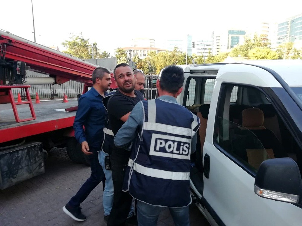 Cezaevi firarisi kombi hırsızını polis ekipleri yakaladı
