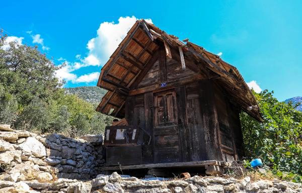 \'Çivisiz\' ambarlar zamana yenildi