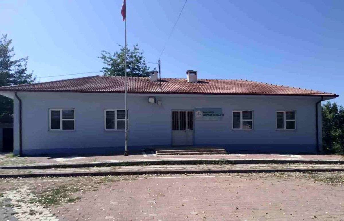 Deprem sonrası okul kapatıldı