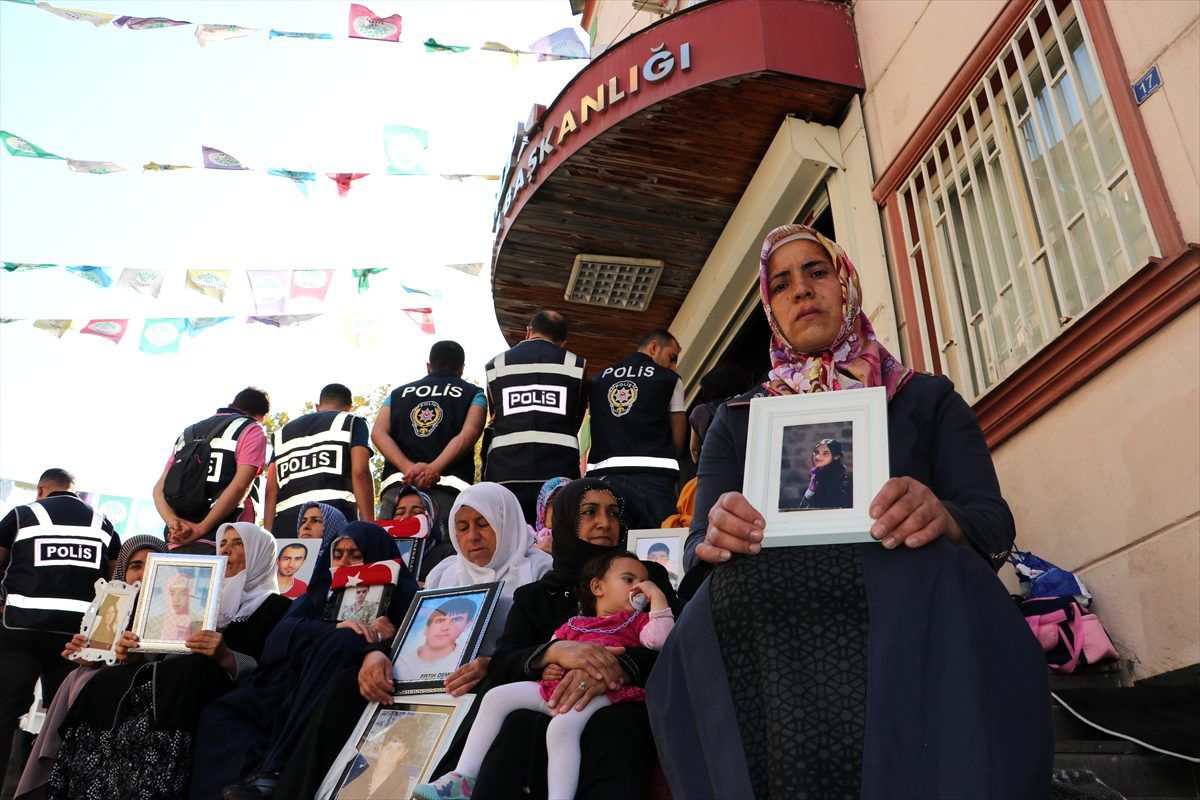 Diyarbakır annelerinin oturma eylemine katılım sürüyor