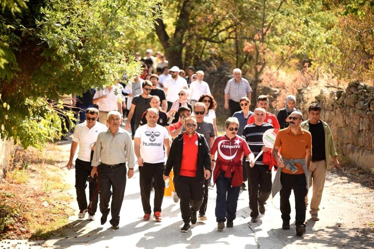 Dünya Yürüyüş Günü\'nde binlerce adım