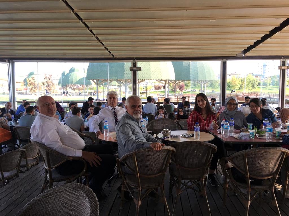 Elazığ Belediyesi\'nden üniversite öğrencilerine şehir turu