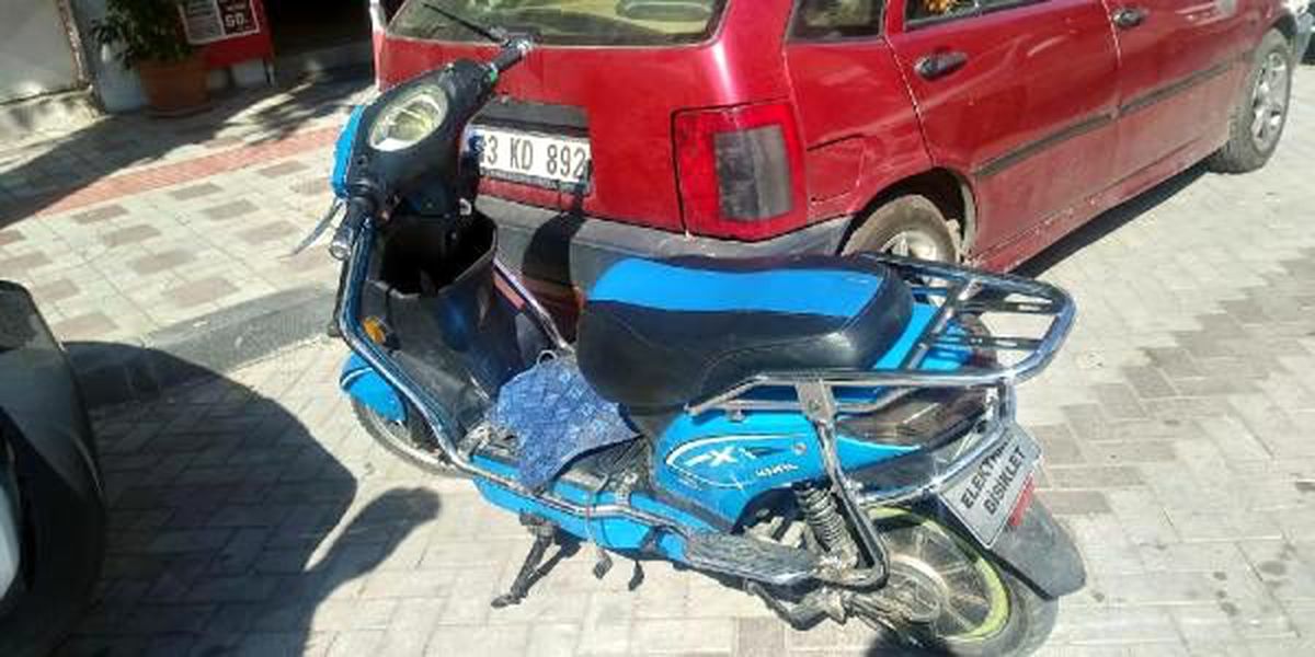 Elektrikli bisiklet ile taksi çarpıştı: 2 çocuk yaralı