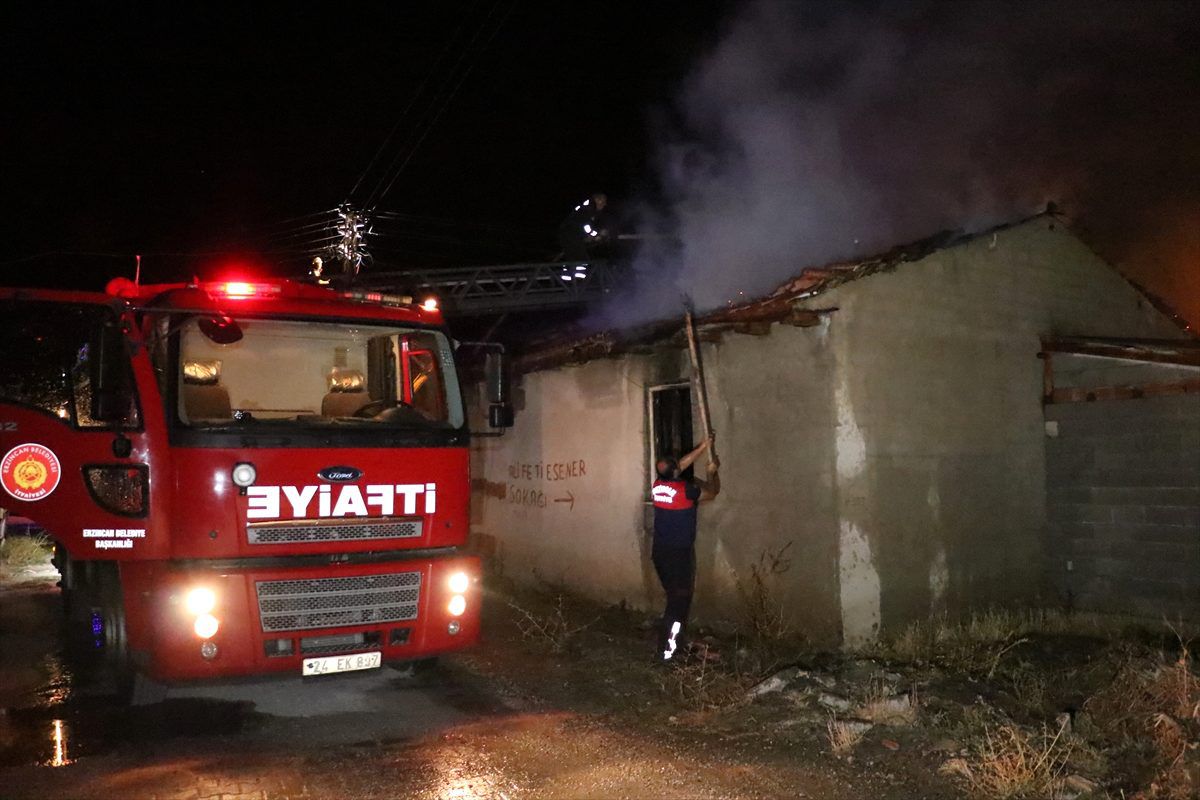 Erzincan\'da ev yangını hasara neden oldu