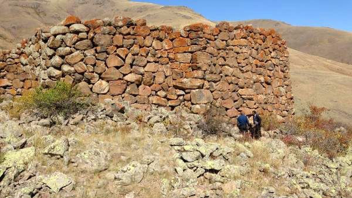 Erzurum\'da 2 bin 700 yıllık kalede tescil çalışması