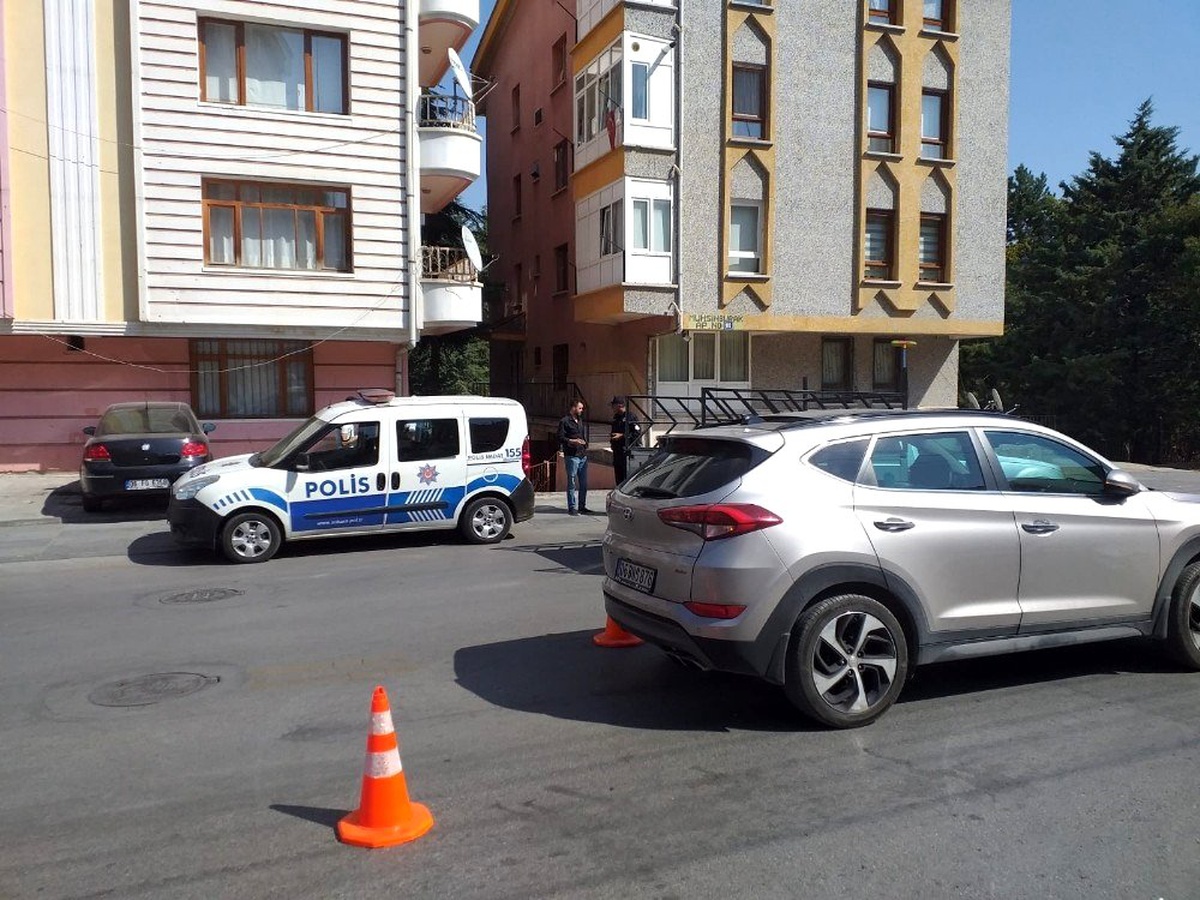 Eski ortağının önünü araçla kesip, silahla yaraladı