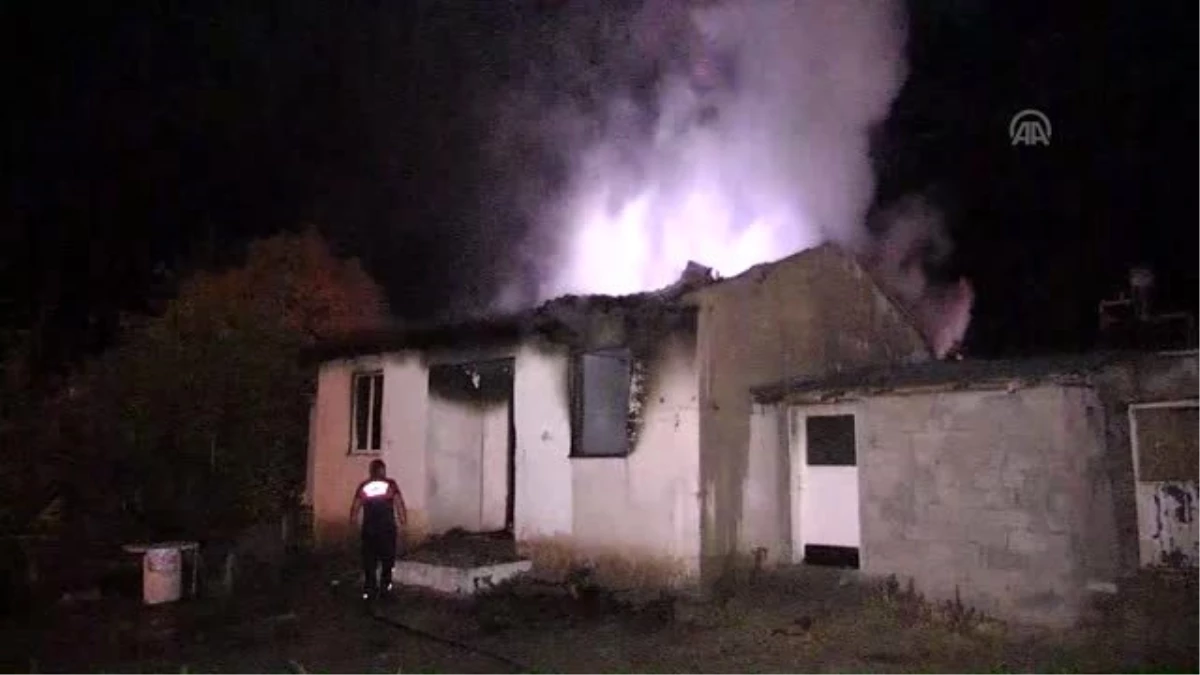 Ev yangını hasara neden oldu