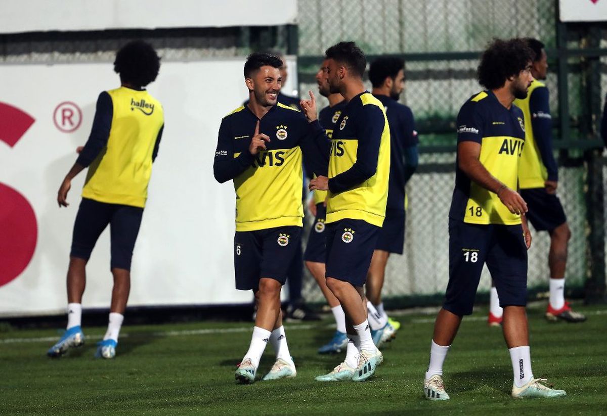Fenerbahçe kampa girdi