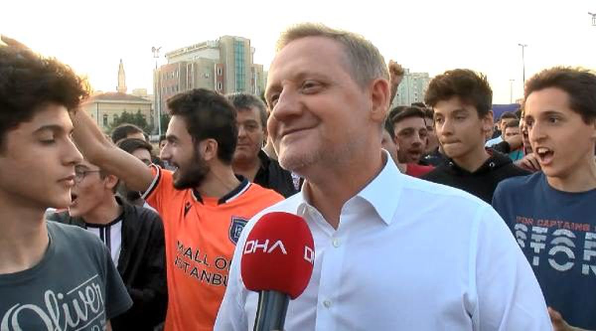 Göksel gümüşdağ, taraftarlarla birlikte stada geldi