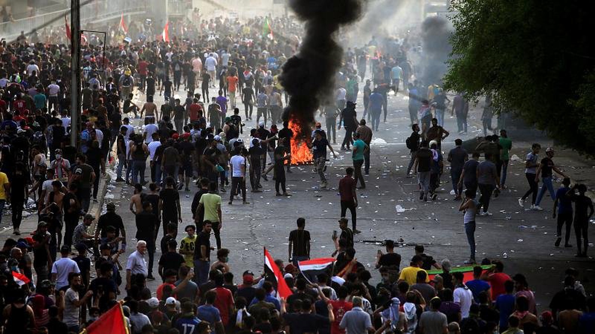 Irak\'ta en az 9 kişinin öldüğü gösterilerde halk ne istiyor?