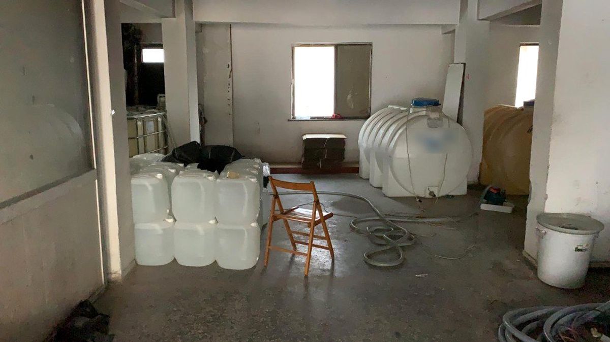 İstanbul\'da 5 bin litre etil alkol ele geçirildi