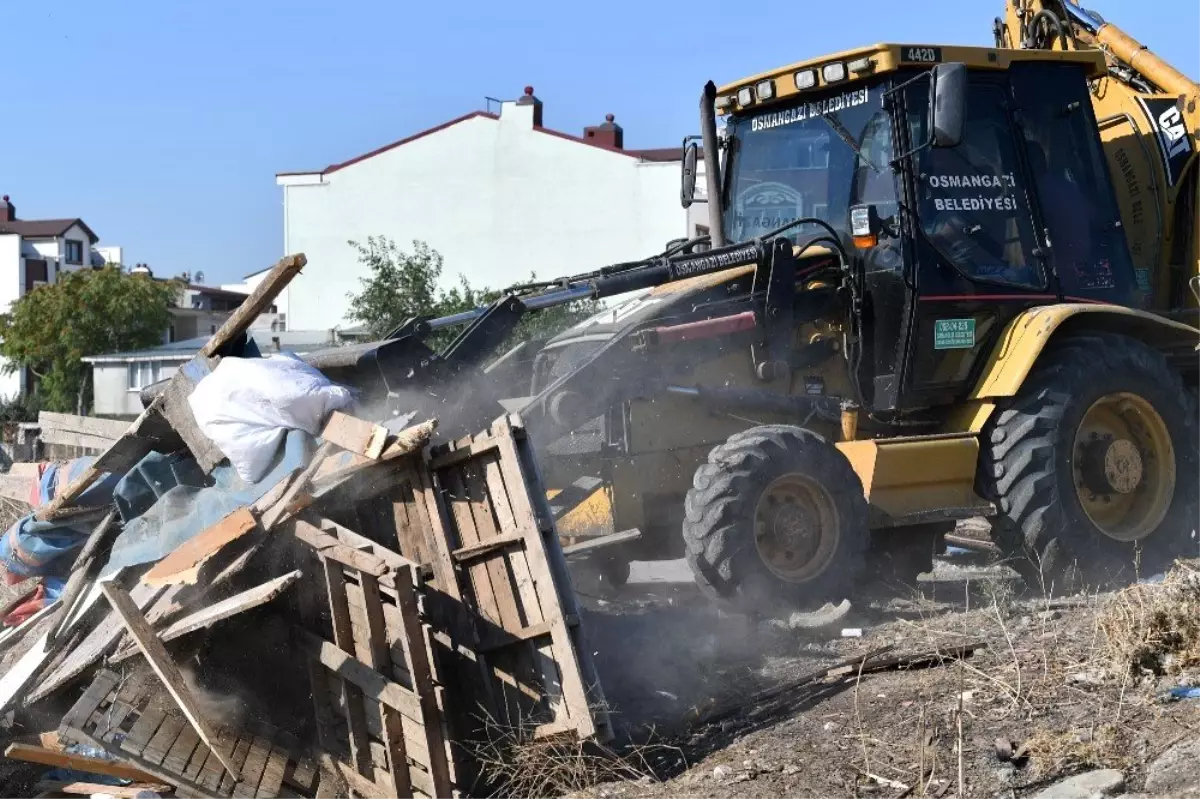 Kaçak ağıl ve kümesler yıkıldı