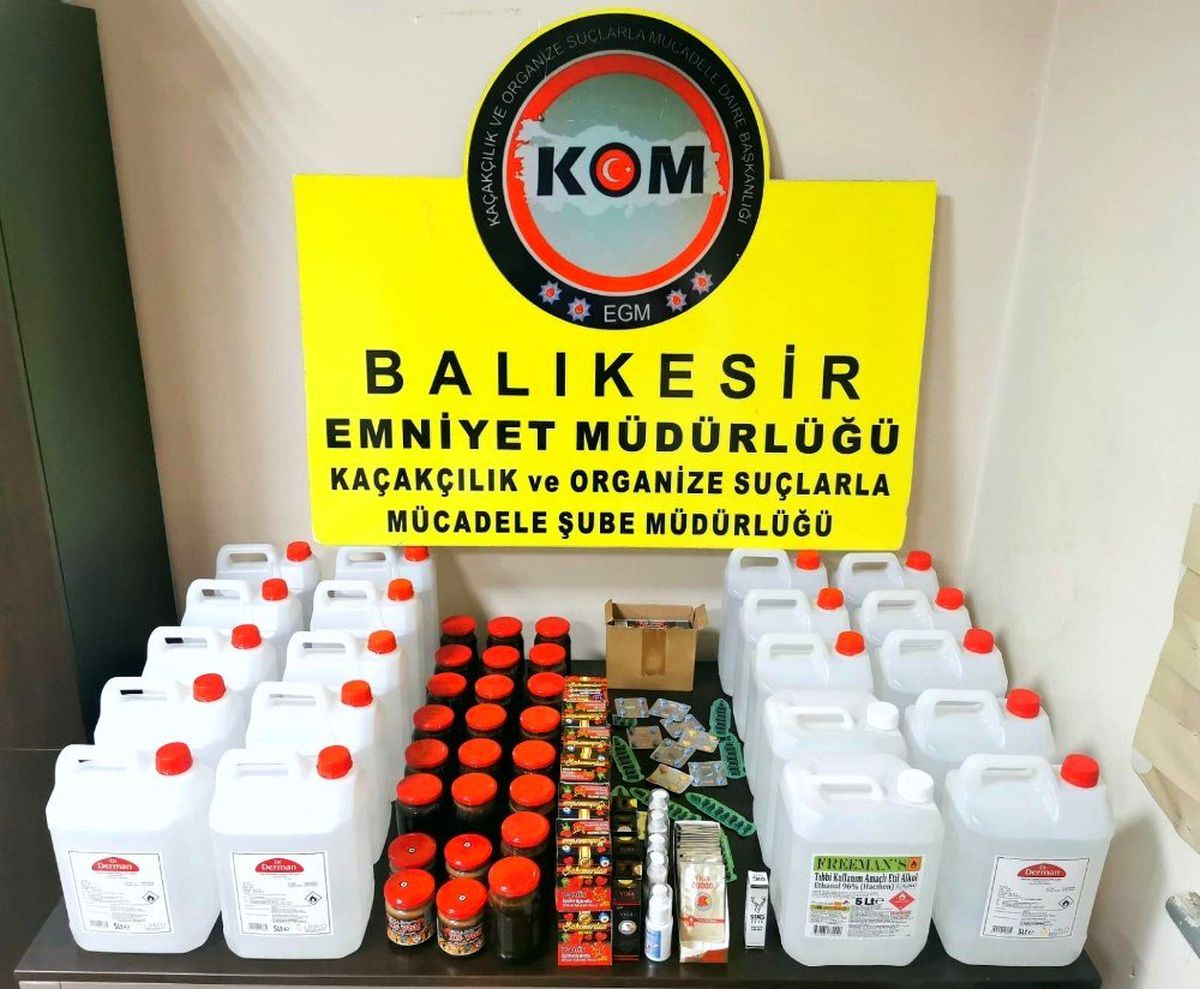 Kaçak etil alkol ve cinsel ürün satan aktara operasyon