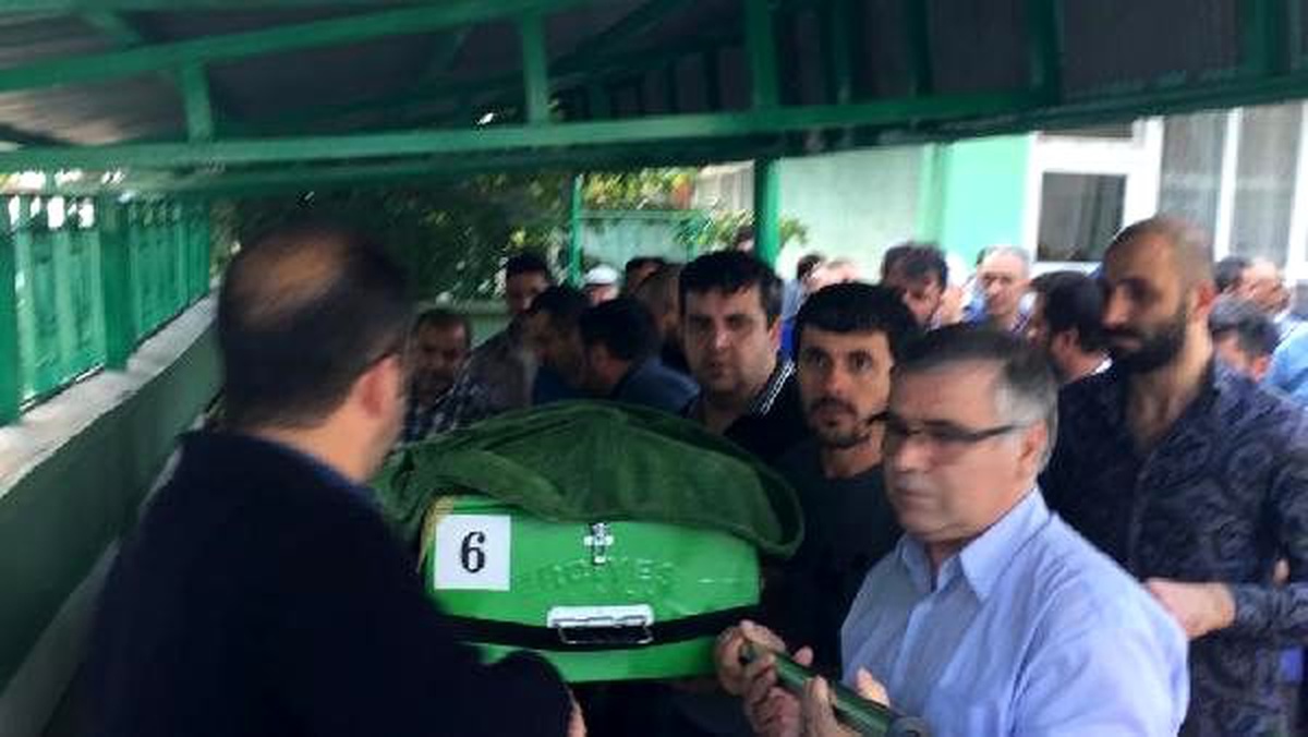 Kazada ölen 3 çocuk annesi hamile kadın, toprağa verildi