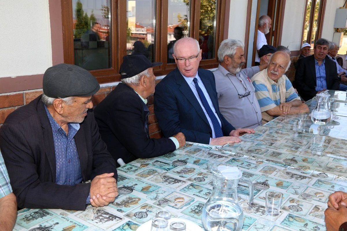 Kazım Kurt koca çınarları unutmadı