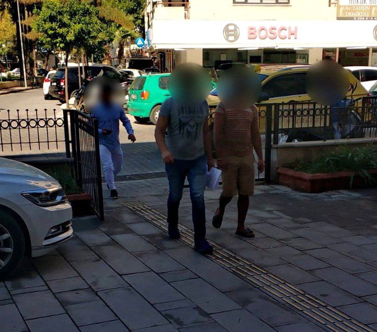 Kuşadası\'nda 8 ayrı suçtan da aranan cezaevi firarisi yakalandı