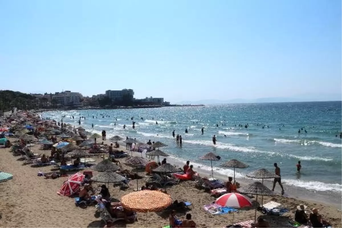 Kuşadası plajları, ekimde de dolu