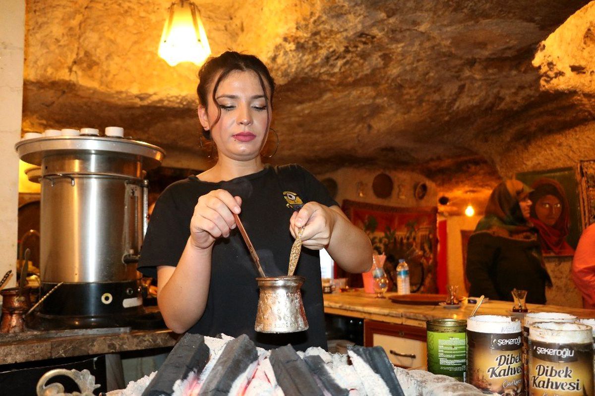 Menengiç kahvesi kadınların elinde lezzet buluyor