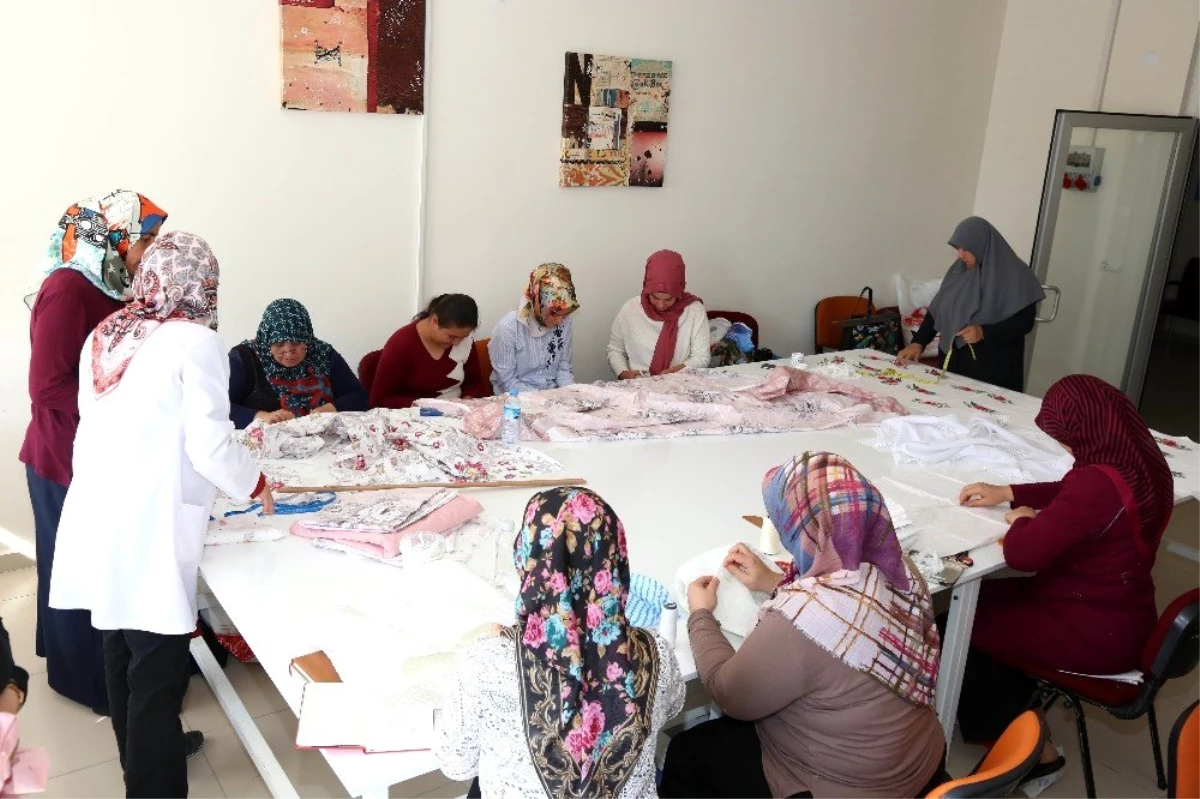 Meram\'da kadınlar, tekstilin tüm inceliklerini öğreniyor