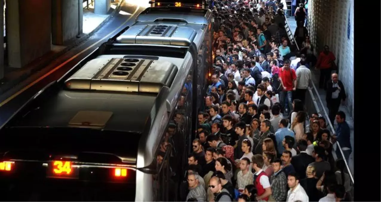 Metrobüsten günlük 450 bin dolar gelir elde ediliyor