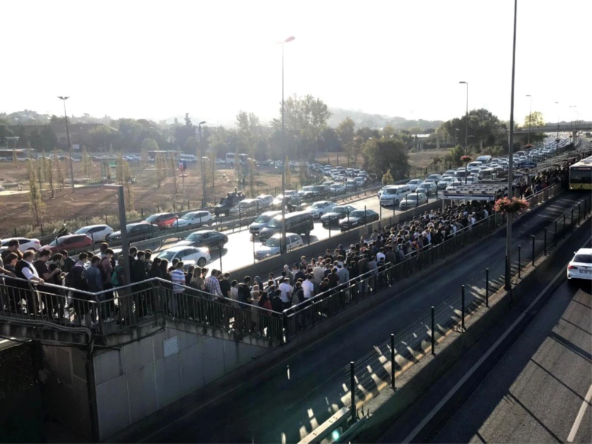 Metrobüsten yıllık 165 milyon dolar gelir elde ediliyor