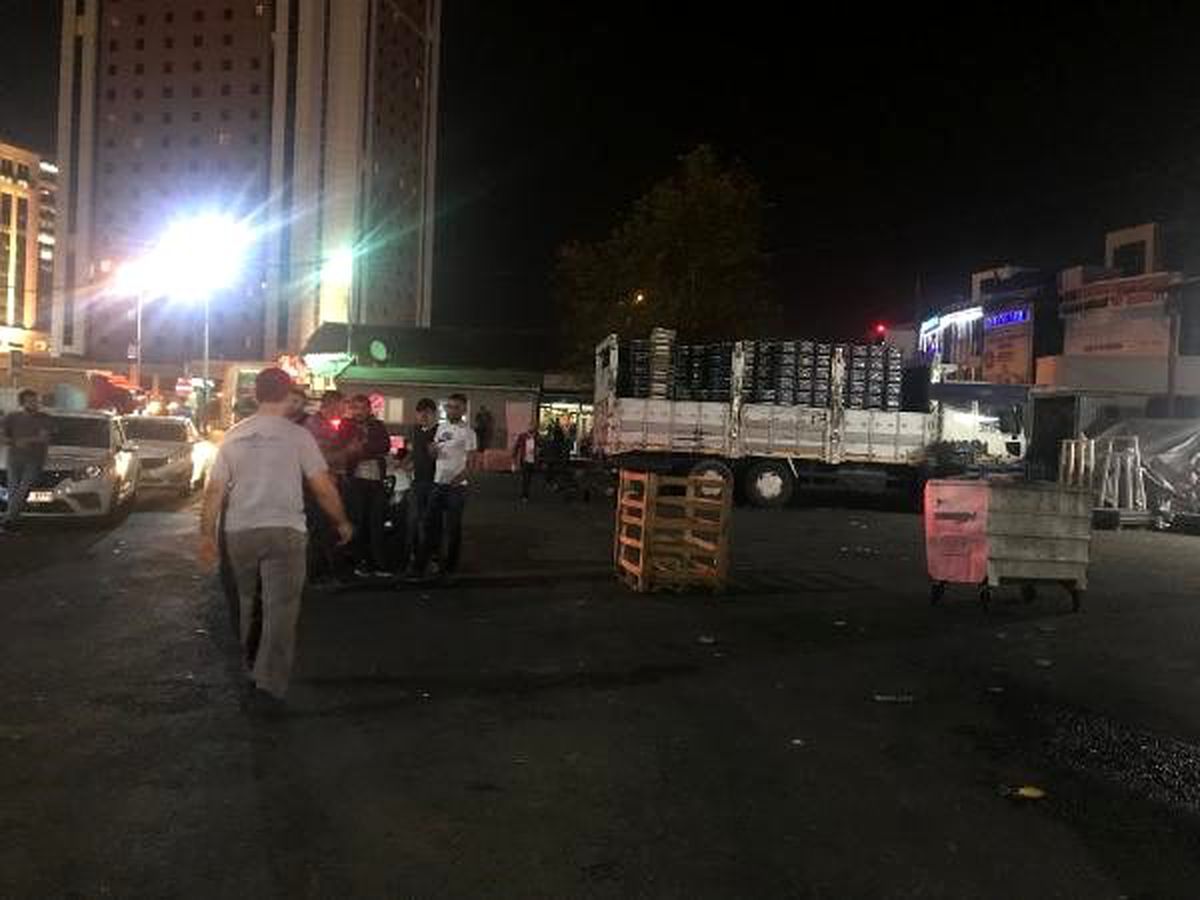 Meyve sebze halinde silah sesleri: 2 yaralı