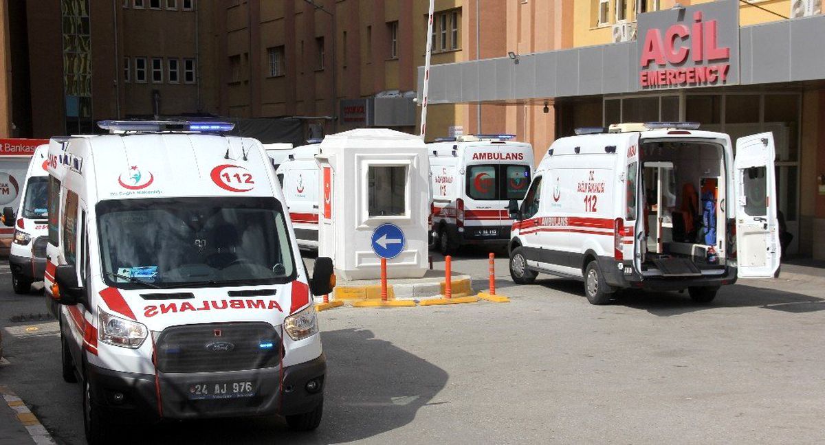 Minibüs ile otomobil çarpıştı: 6 yaralı