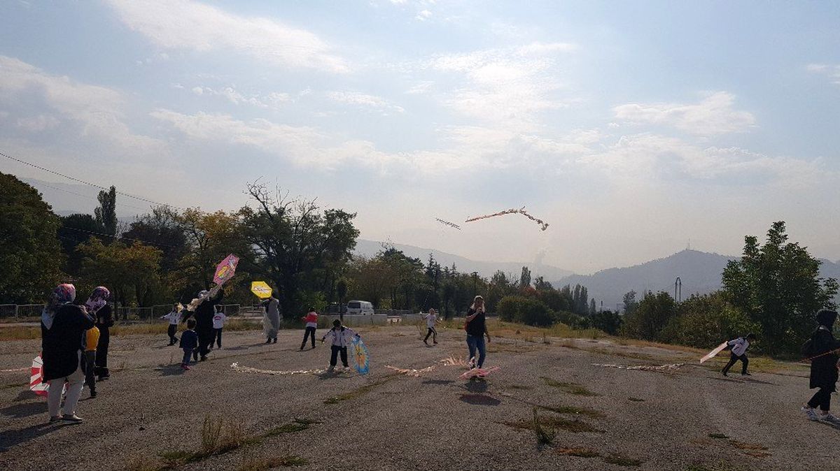 Miniklere başarının sonsuzluğunu uçurtmalarla gösterdiler