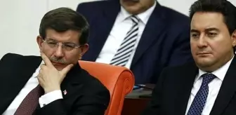 Parti kuracaklarını açıklayan Ali Babacan ve Ahmet Davutoğlu cenazede buluştu