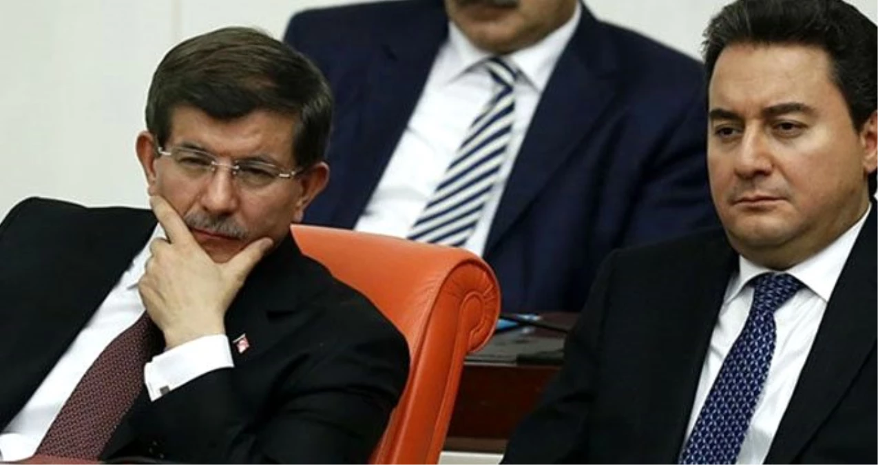 Parti kuracaklarını açıklayan Ali Babacan ve Ahmet Davutoğlu cenazede buluştu