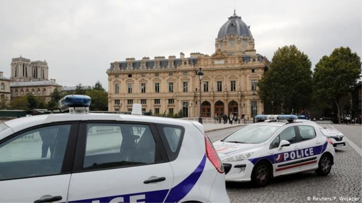 Polis merkezinde bıçaklı saldırı