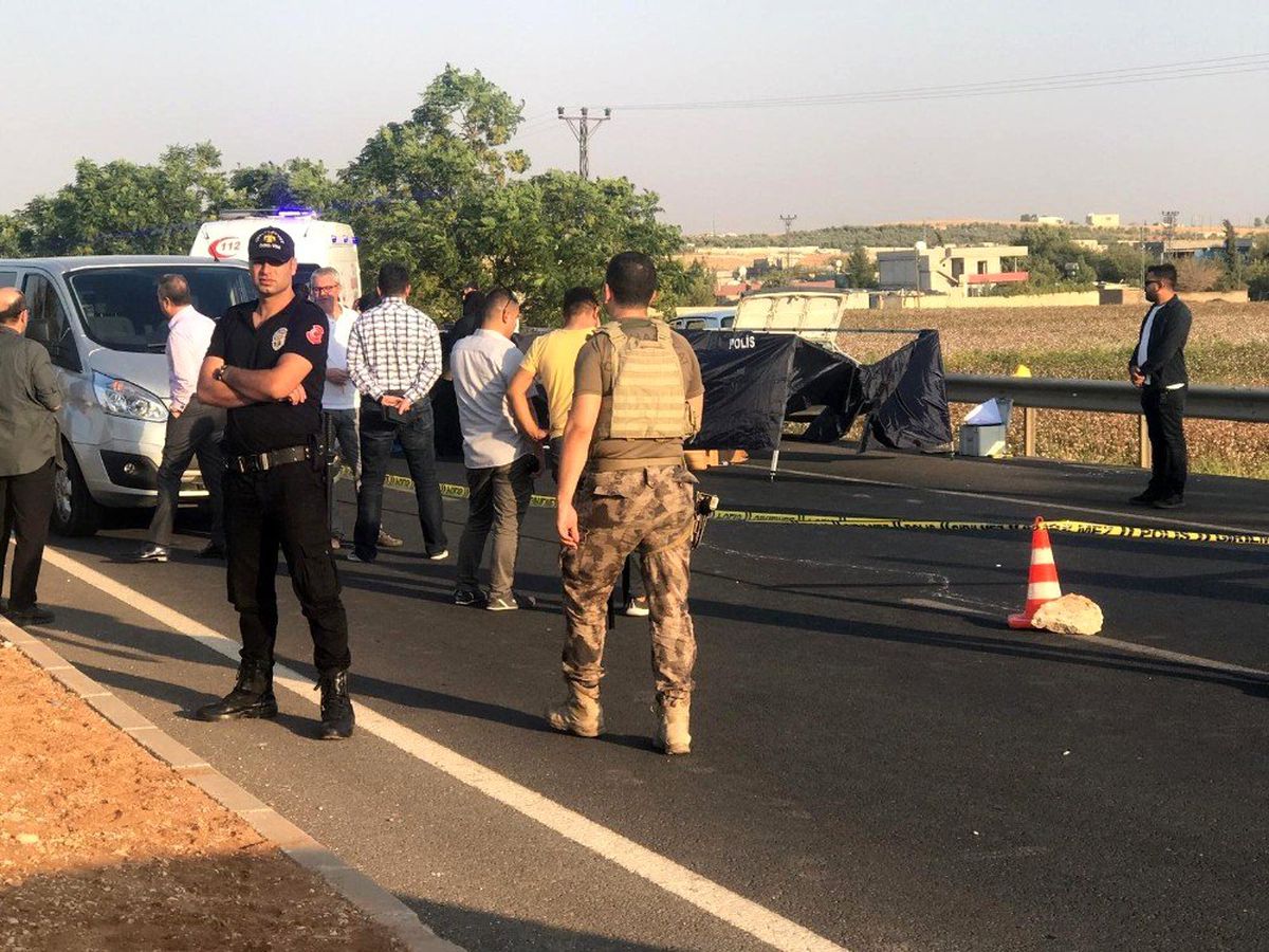 Şanlıurfa\'da otomobile silahlı saldırı: 3 ölü