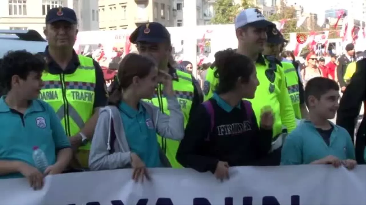 Taksim\'de "Öncelik hayatın, öncelik yayanın" etkinliği düzenlendi