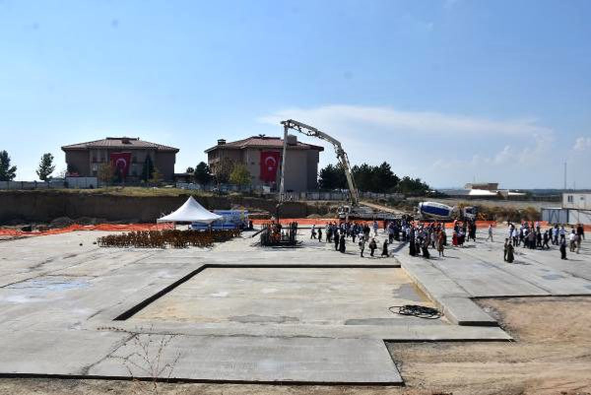 Trakya üniversitesi\'nde 5 bin kişilik caminin temeli atıldı