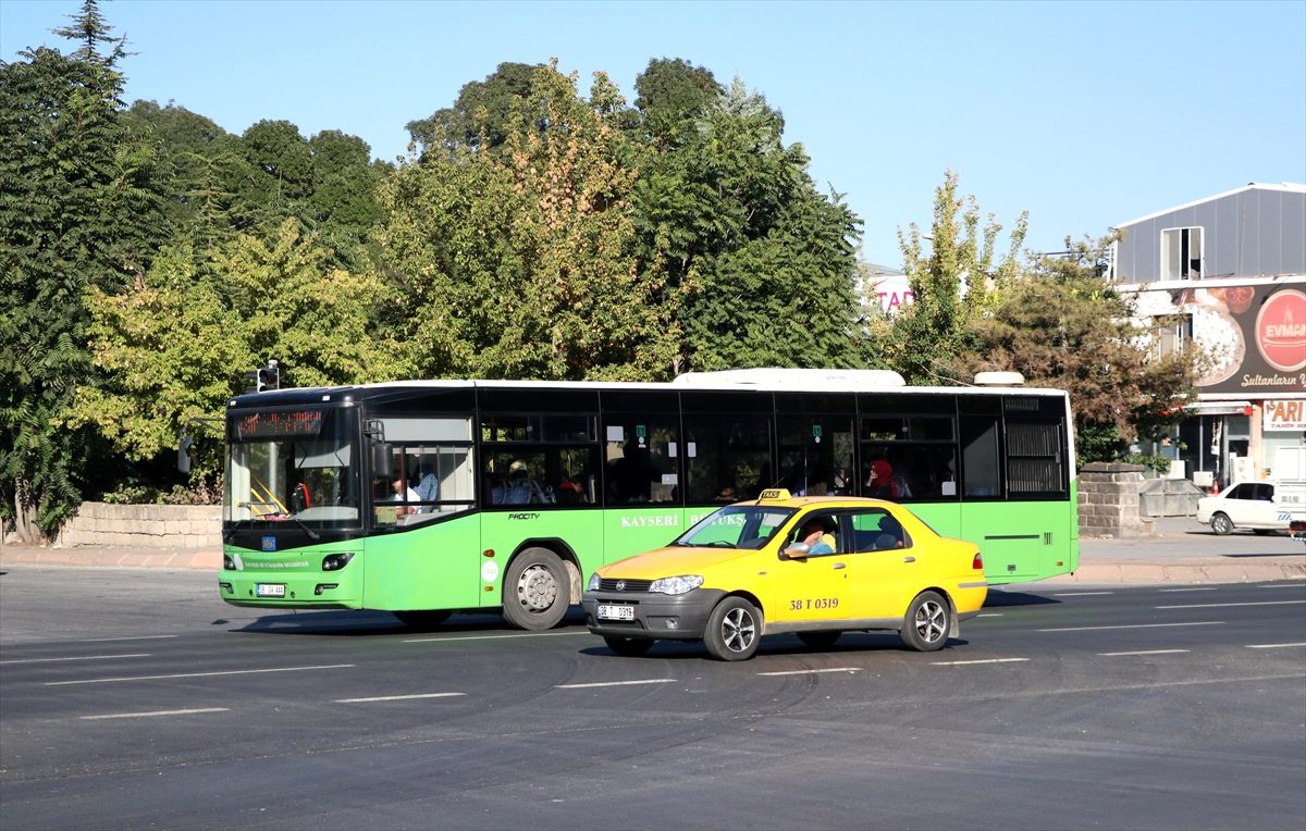 "Türkiye\'de otobüslerle 30, özel araçlarla 1,5 kişi taşınıyor"